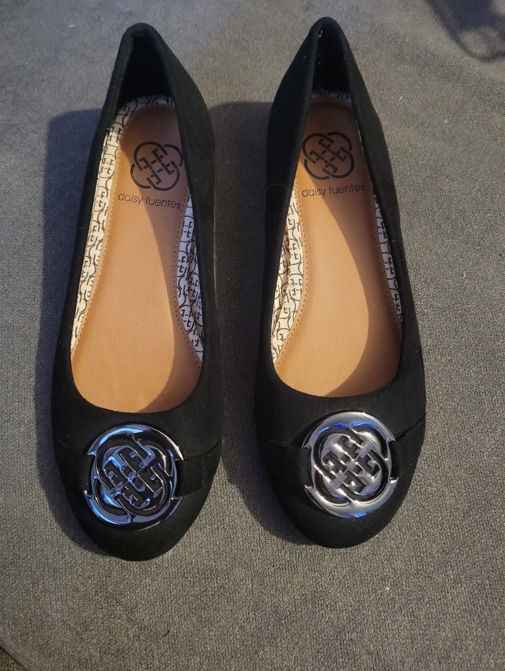 Daisy Fuentes Black Women's Ballet Flats with Silver Emblem
